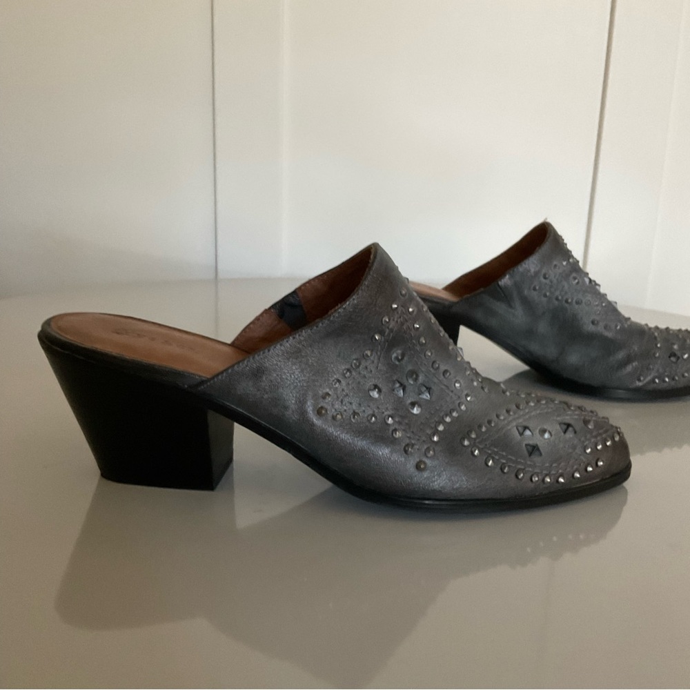 Frye  EUC Phoenix Distressed Leather Studded Mules. Size 10. - Picture 6 of 6